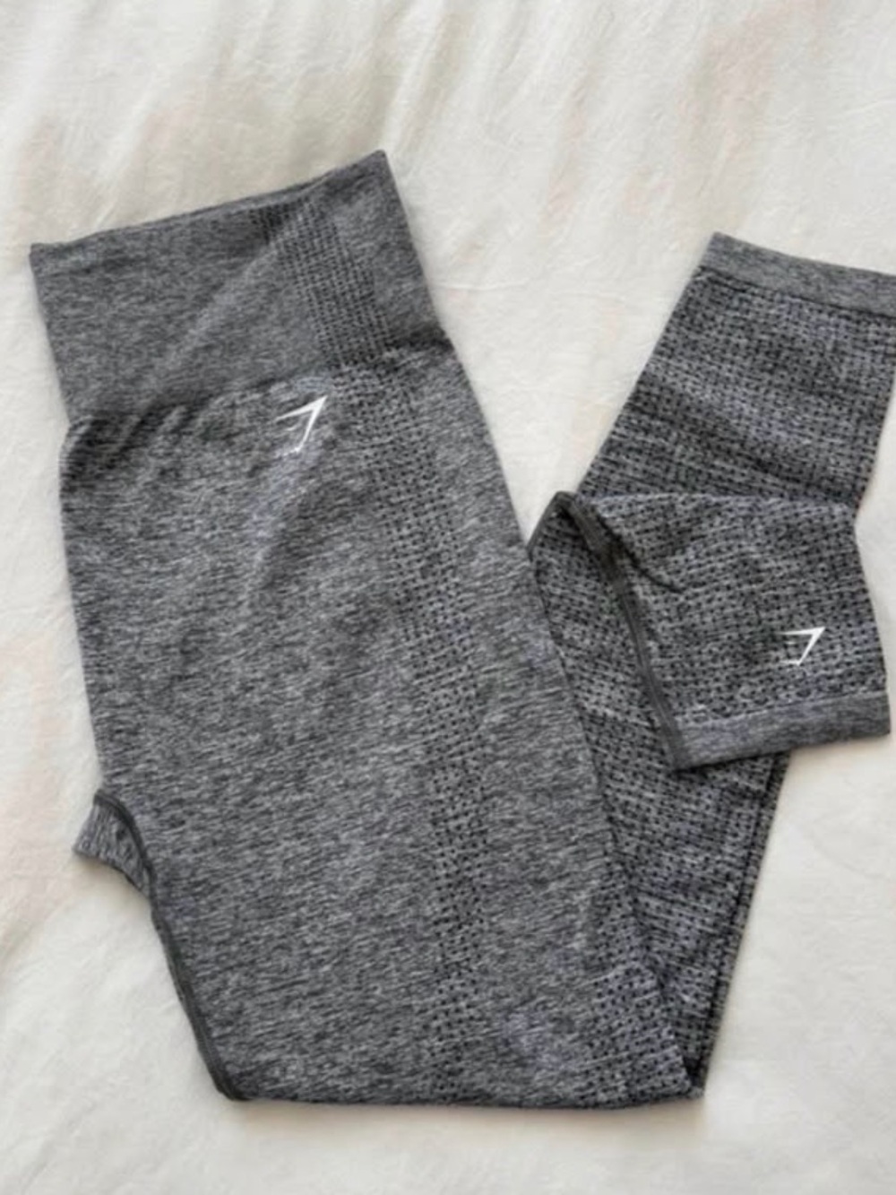 Gymshark gray heather leggings with textured diamond pattern
Sz XL